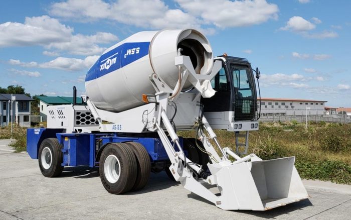 5.5 cub self-loading concrete mixer truck