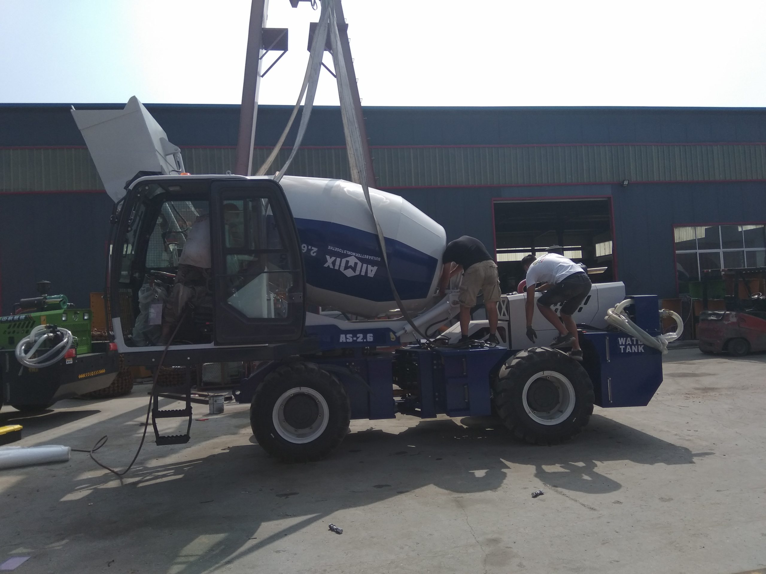 self loading mobile concrete mixture