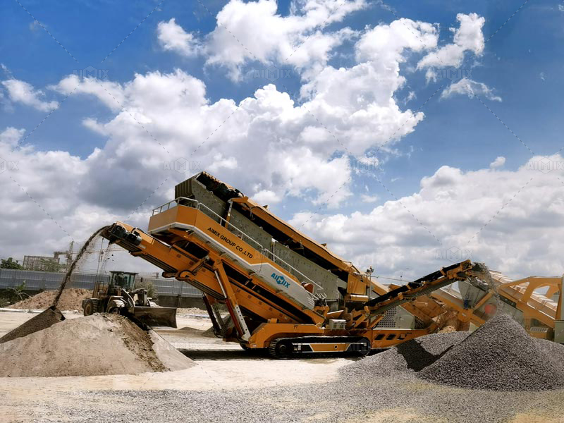 Crawler tipe crushing plant mobile